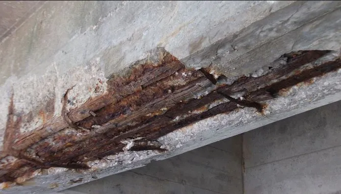 Corroded main load-bearing beam
